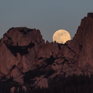 Rasarit de luna la Pietrele Doamnei