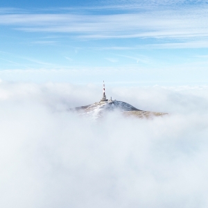 Partea insorita a paharului